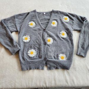 MEDIUM *Grey Cardigan Sweater Embroidered Daisy Flowers NWOT Super Comfy